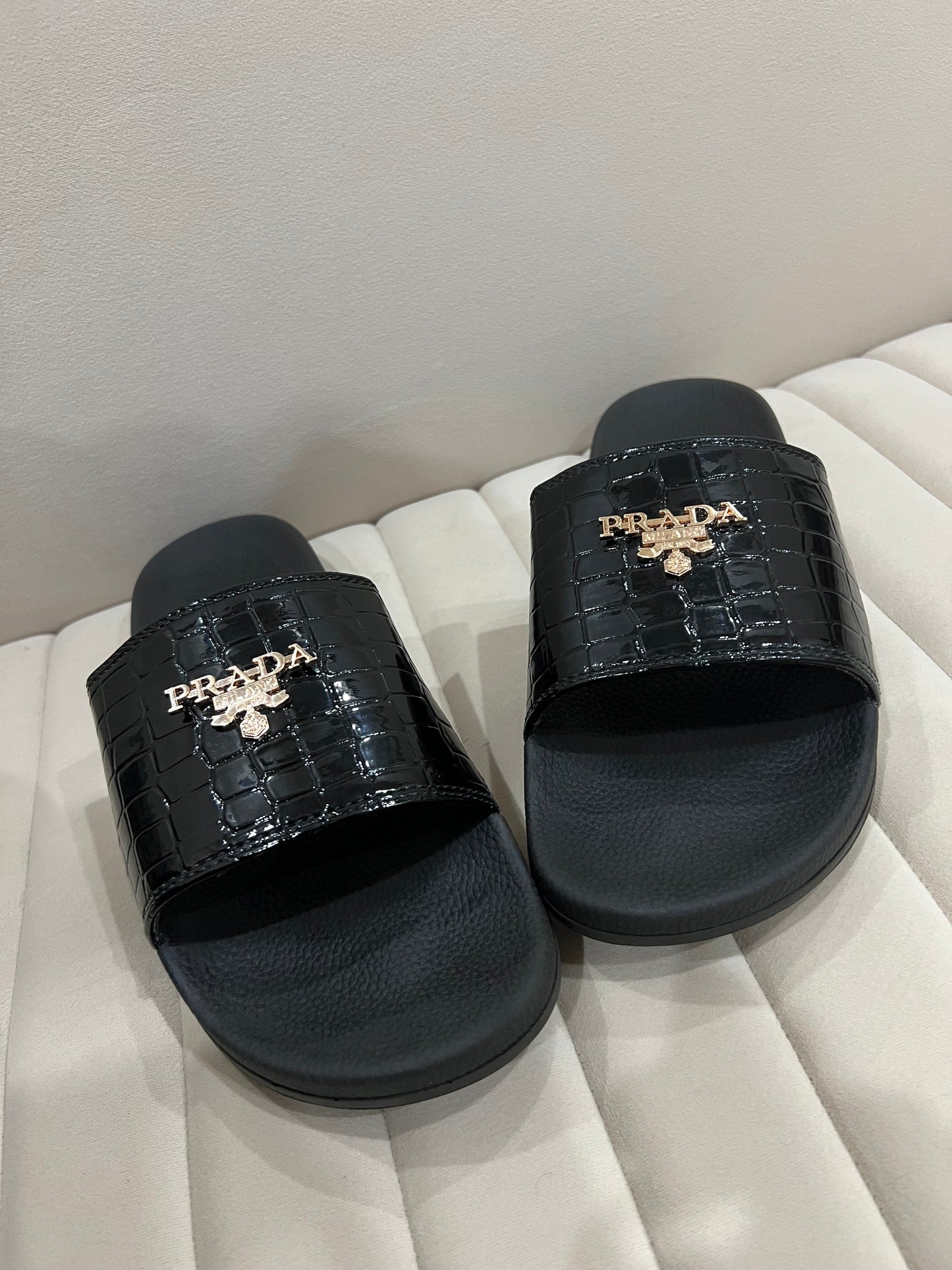 Premium black crocodile (medicated)