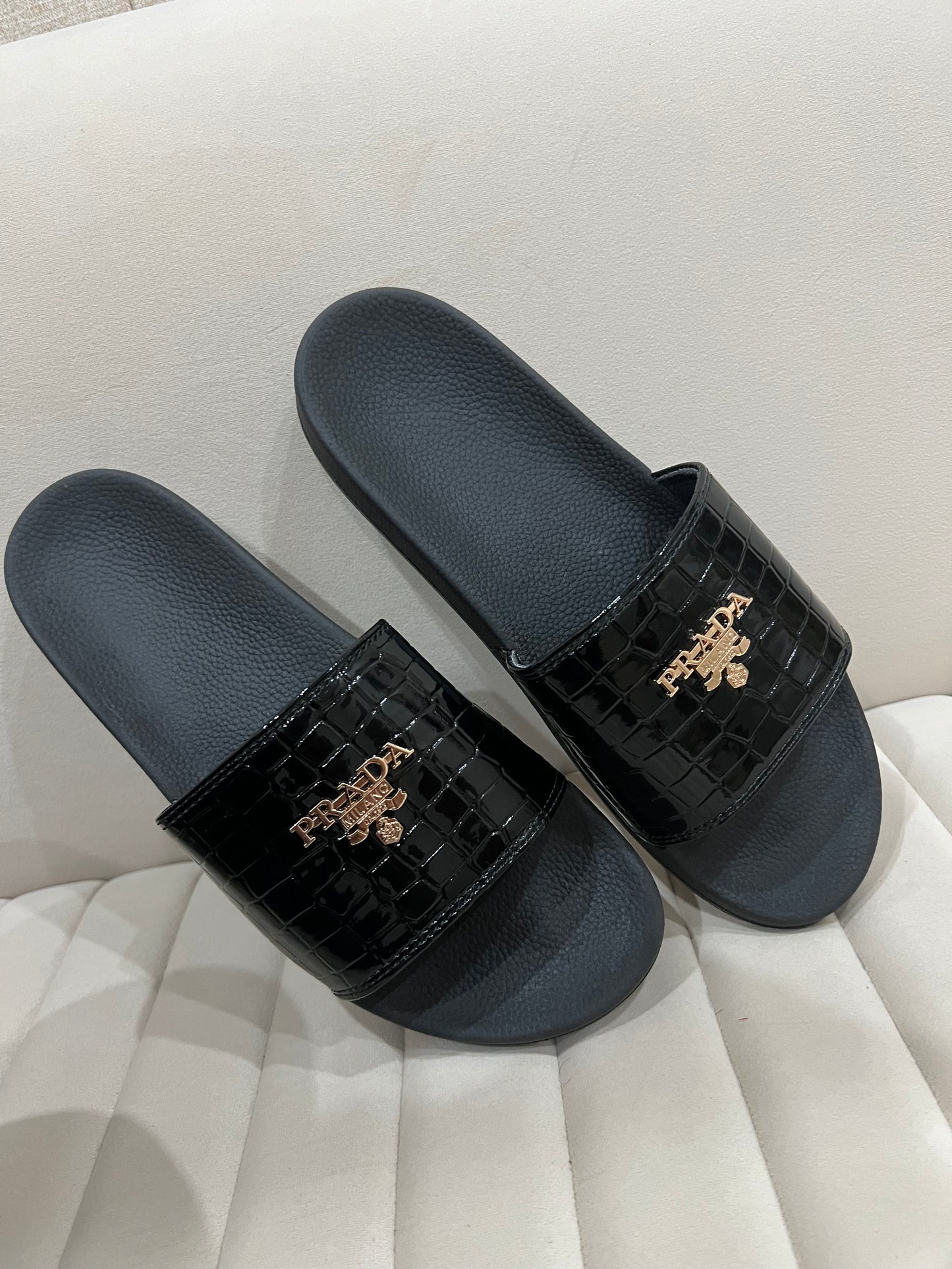 Premium black crocodile (medicated)