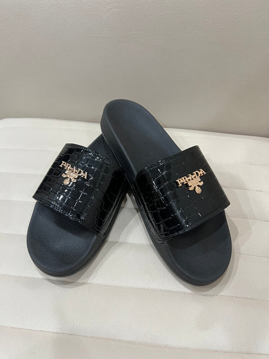 Premium black crocodile (medicated)