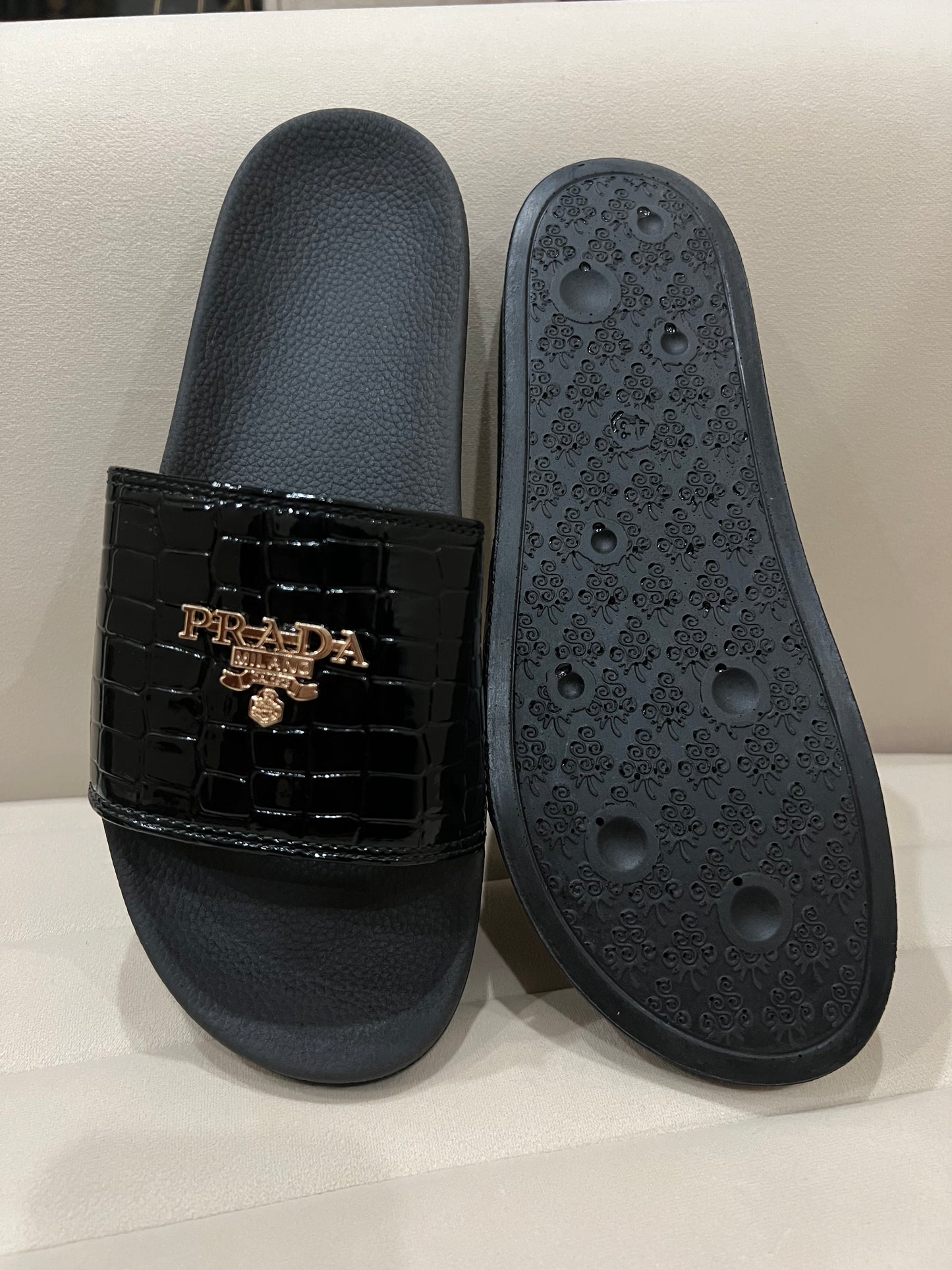 Premium black crocodile (medicated)
